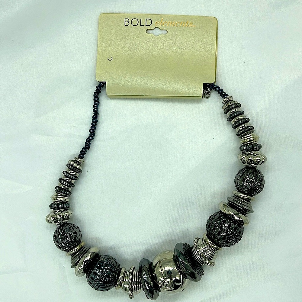 Necklace, Casual or dress this elegant piece will accentuate definitively.